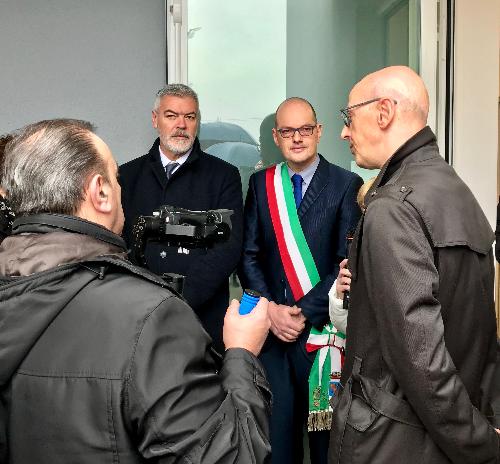L'assessore regionale alle Autonomie locali, Paolo Panontin, e il sindaco di Azzano Decimo, Marco Putto, all'inaugurazione della nuova sede della banda comunale 'Filarmonica di Tiezzo 1901'.